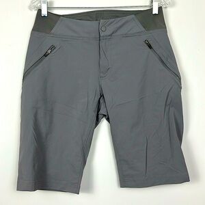 Columbia Woman's Grey Stretchy Bermuda Shorts SIZE 8/40